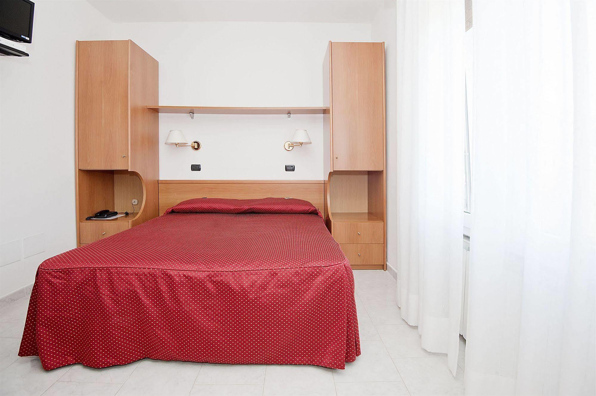 Hotel Nella 3*